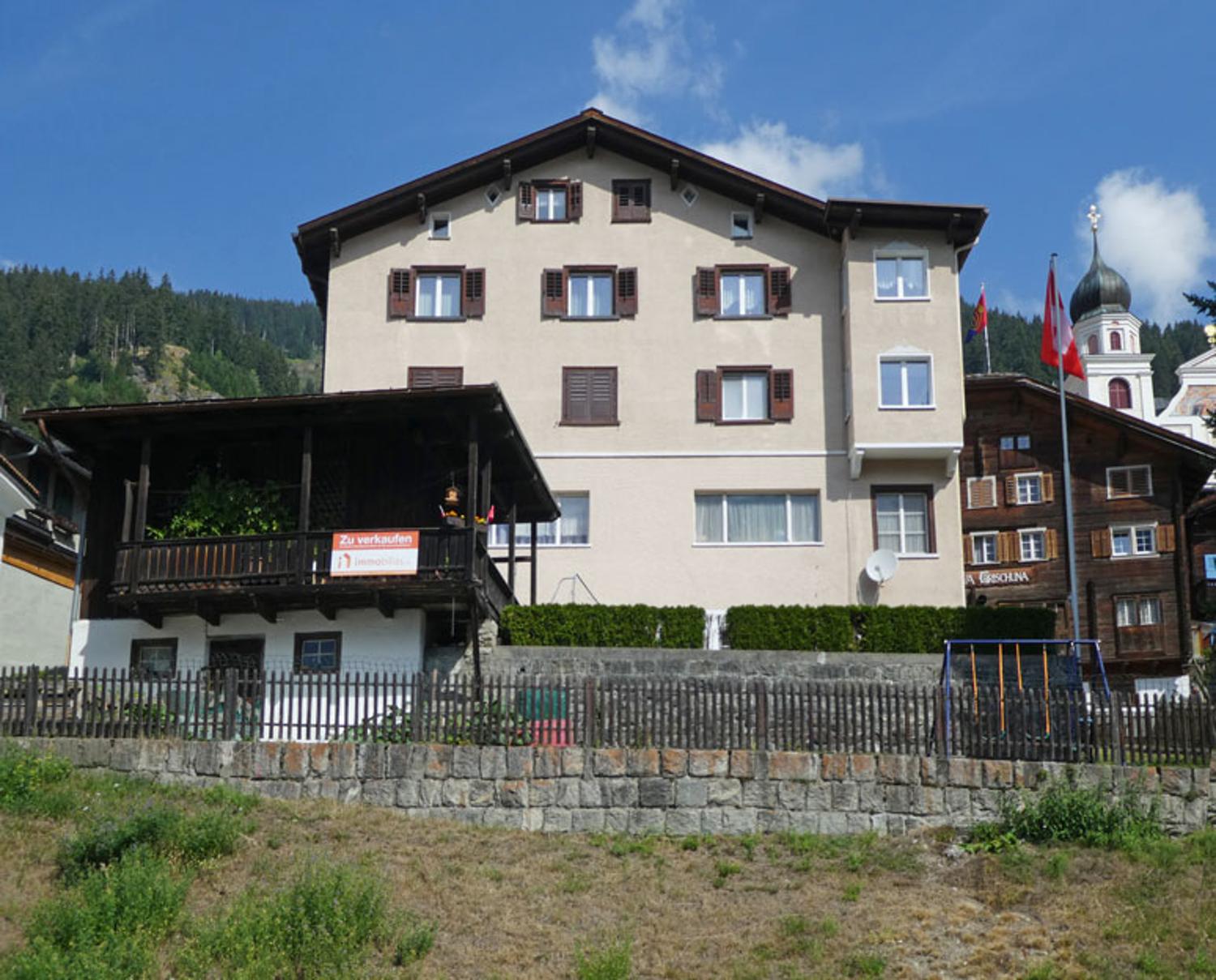 Das Einzigartige Mehrfamilienhaus Mitten In Disentis Muster